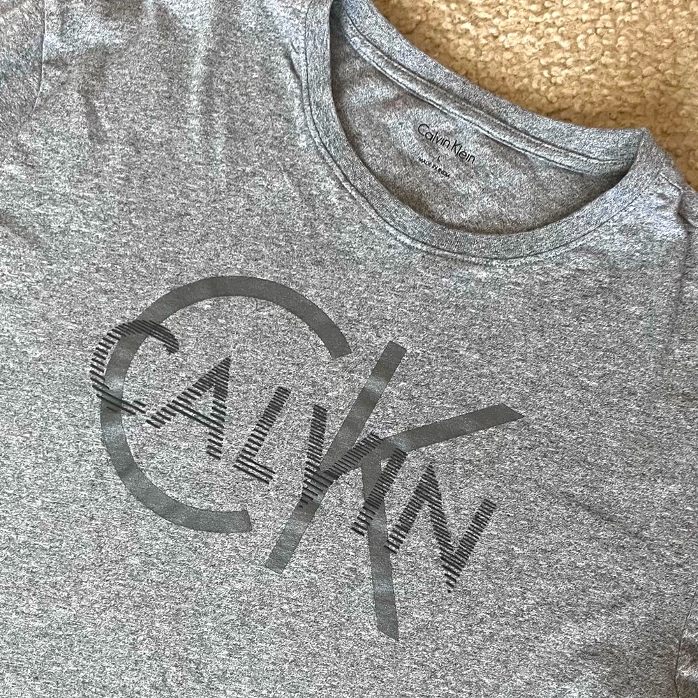 Calvin Klein Mens short sleeve grey T-shirt!